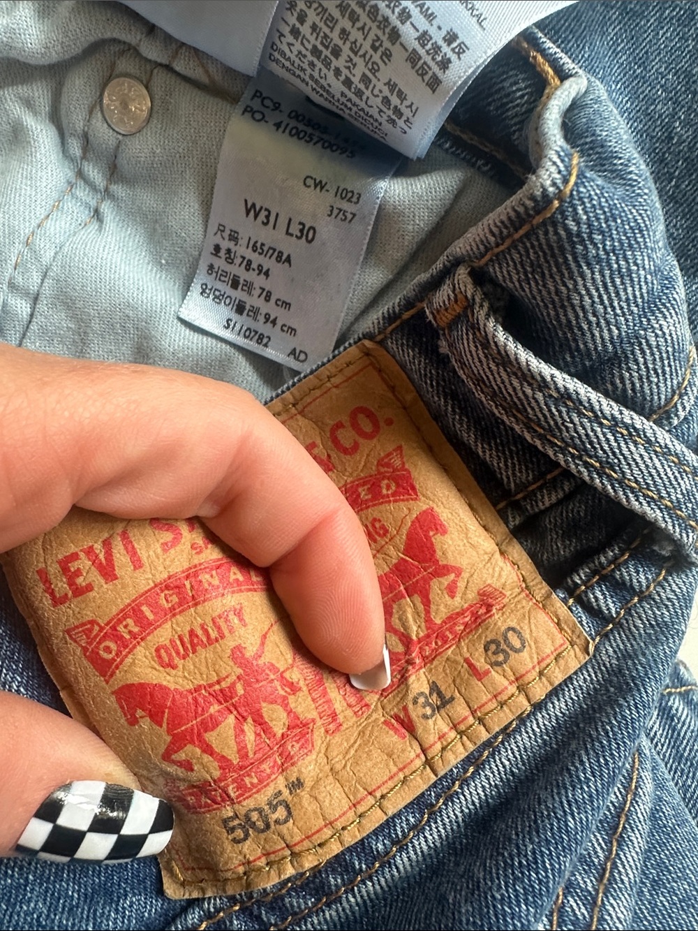Levi's 505 Blue Denim Jeans - Picture 2 of 4